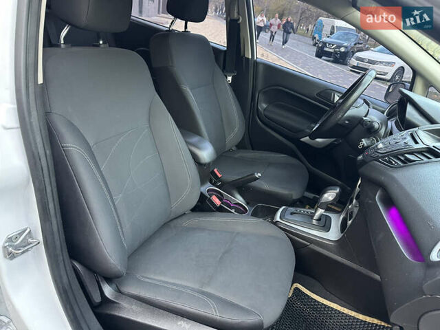 Белый Форд Фиеста, объемом двигателя 1.6 л и пробегом 177 тыс. км за 7500 $, фото 17 на Automoto.ua