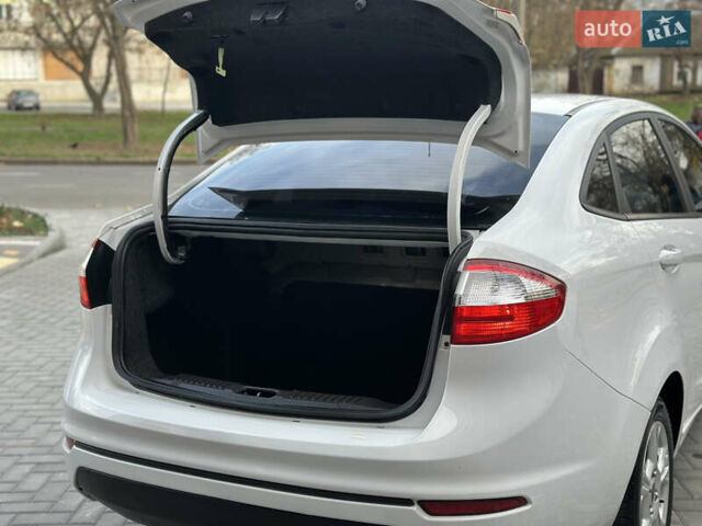 Белый Форд Фиеста, объемом двигателя 1.6 л и пробегом 177 тыс. км за 7500 $, фото 14 на Automoto.ua