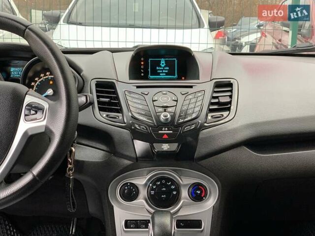 Білий Форд Фієста, об'ємом двигуна 1.6 л та пробігом 169 тис. км за 7555 $, фото 51 на Automoto.ua