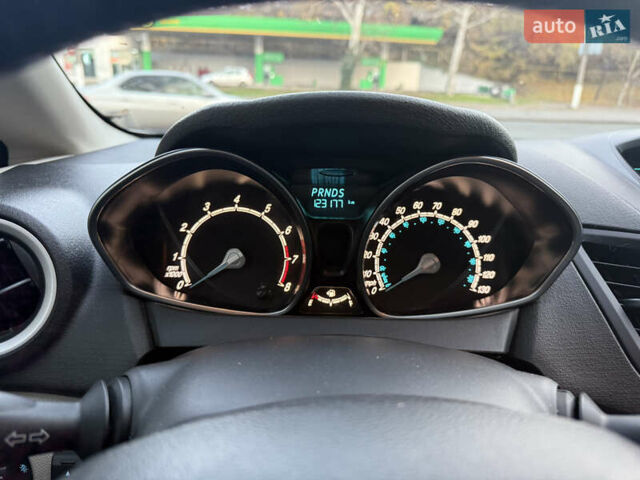 Белый Форд Фиеста, объемом двигателя 1.6 л и пробегом 123 тыс. км за 7400 $, фото 5 на Automoto.ua