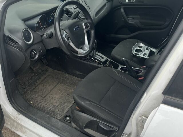 Білий Форд Фієста, об'ємом двигуна 1.6 л та пробігом 100 тис. км за 5200 $, фото 2 на Automoto.ua