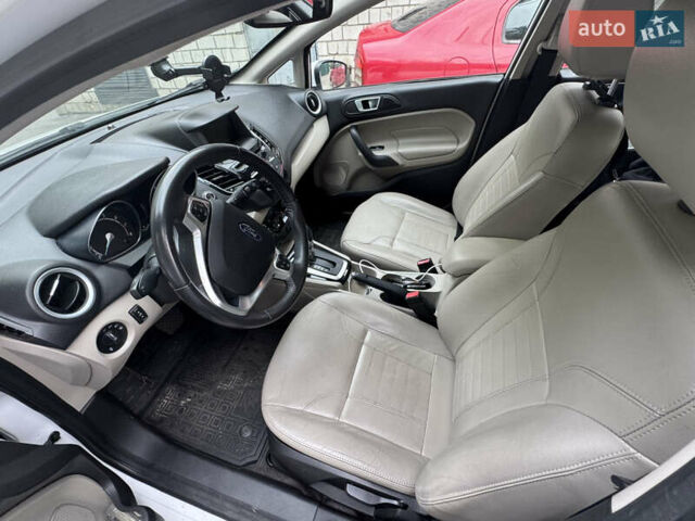 Білий Форд Фієста, об'ємом двигуна 1.6 л та пробігом 125 тис. км за 8500 $, фото 7 на Automoto.ua