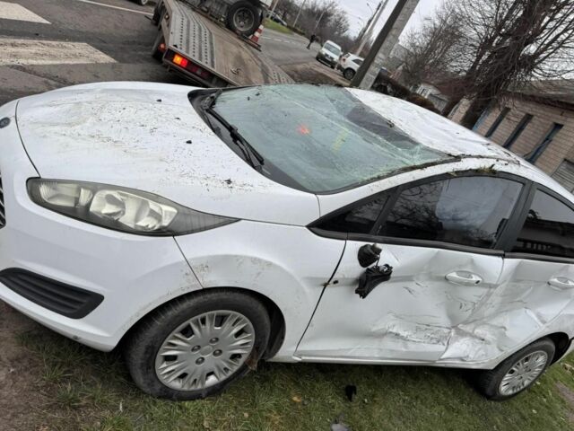 Белый Форд Фиеста, объемом двигателя 1.6 л и пробегом 140 тыс. км за 2800 $, фото 3 на Automoto.ua