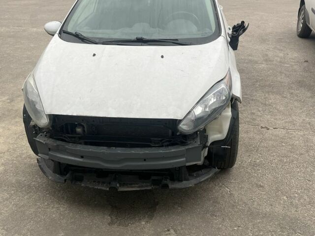 Білий Форд Фієста, об'ємом двигуна 1.6 л та пробігом 100 тис. км за 5200 $, фото 1 на Automoto.ua