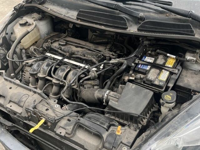 Білий Форд Фієста, об'ємом двигуна 1.6 л та пробігом 100 тис. км за 5200 $, фото 5 на Automoto.ua