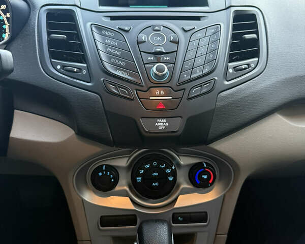 Белый Форд Фиеста, объемом двигателя 1.6 л и пробегом 123 тыс. км за 7400 $, фото 6 на Automoto.ua