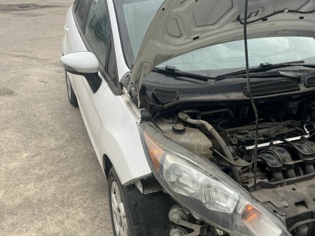 Білий Форд Фієста, об'ємом двигуна 1.6 л та пробігом 100 тис. км за 5200 $, фото 4 на Automoto.ua