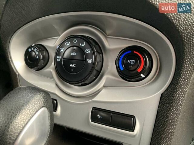 Білий Форд Фієста, об'ємом двигуна 1.6 л та пробігом 169 тис. км за 7555 $, фото 35 на Automoto.ua