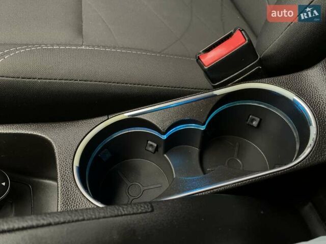 Білий Форд Фієста, об'ємом двигуна 1.6 л та пробігом 169 тис. км за 7555 $, фото 48 на Automoto.ua