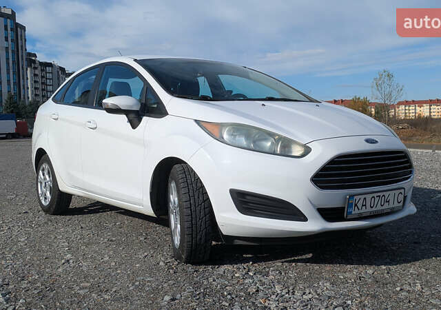 Форд Фиеста 2015 в Софіївська Борщагівка на Automoto.ua Белый Форд Фиеста, объемом двигателя 1.6 л и пробегом 162 тыс. км за 8000 $, фото 1 на Automoto.ua