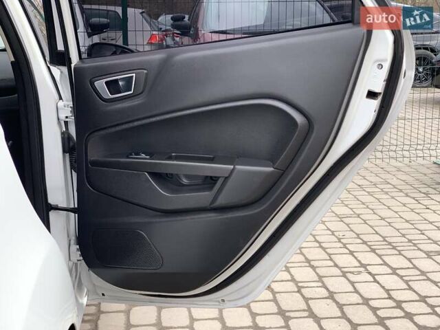 Білий Форд Фієста, об'ємом двигуна 1.6 л та пробігом 169 тис. км за 7555 $, фото 28 на Automoto.ua