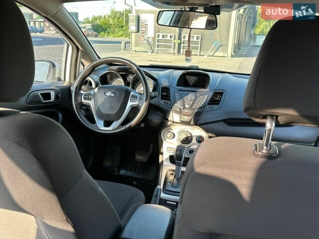 Білий Форд Фієста, об'ємом двигуна 1.6 л та пробігом 124 тис. км за 7200 $, фото 6 на Automoto.ua