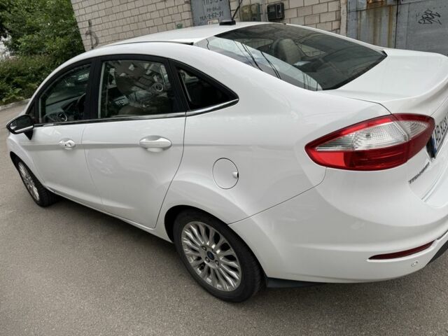 Белый Форд Фиеста, объемом двигателя 1.6 л и пробегом 130 тыс. км за 9000 $, фото 6 на Automoto.ua