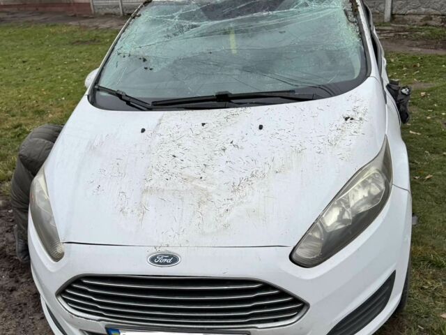 Белый Форд Фиеста, объемом двигателя 1.6 л и пробегом 140 тыс. км за 2800 $, фото 5 на Automoto.ua