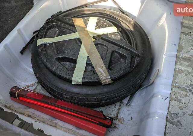 Форд Фиеста 2015 в Софіївська Борщагівка на Automoto.ua Белый Форд Фиеста, объемом двигателя 1.6 л и пробегом 162 тыс. км за 8000 $, фото 13 на Automoto.ua