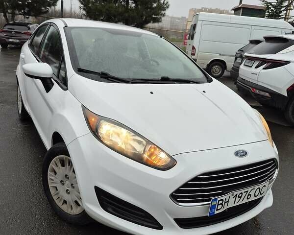 Белый Форд Фиеста, объемом двигателя 1.6 л и пробегом 132 тыс. км за 5000 $, фото 1 на Automoto.ua