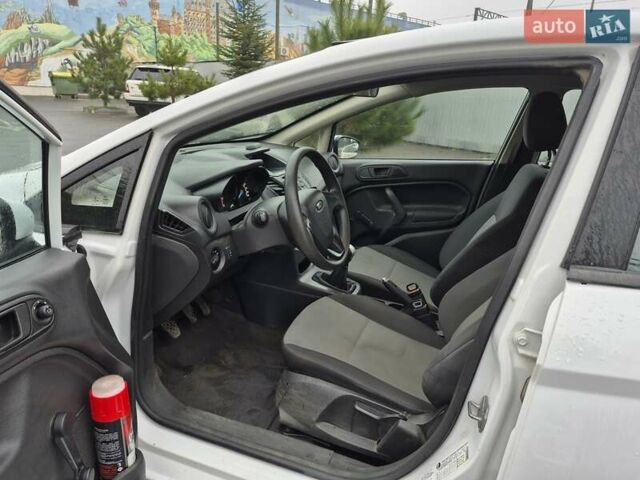 Белый Форд Фиеста, объемом двигателя 1.6 л и пробегом 132 тыс. км за 5000 $, фото 9 на Automoto.ua