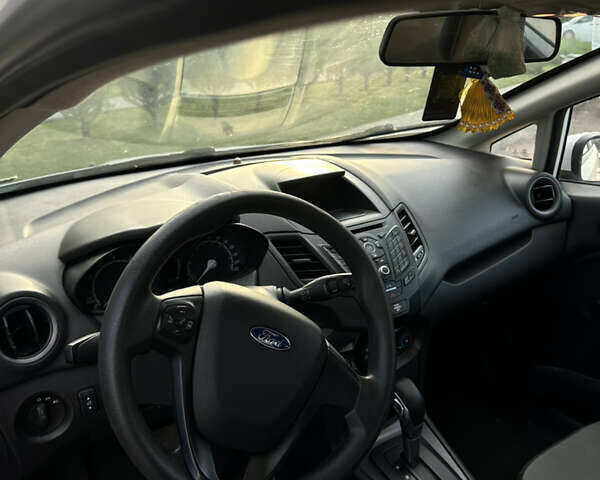 Білий Форд Фієста, об'ємом двигуна 1.6 л та пробігом 165 тис. км за 7400 $, фото 8 на Automoto.ua