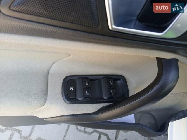 Білий Форд Фієста, об'ємом двигуна 1.6 л та пробігом 140 тис. км за 8000 $, фото 12 на Automoto.ua