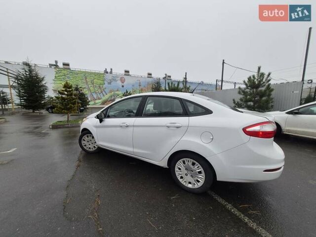 Белый Форд Фиеста, объемом двигателя 1.6 л и пробегом 132 тыс. км за 5000 $, фото 2 на Automoto.ua