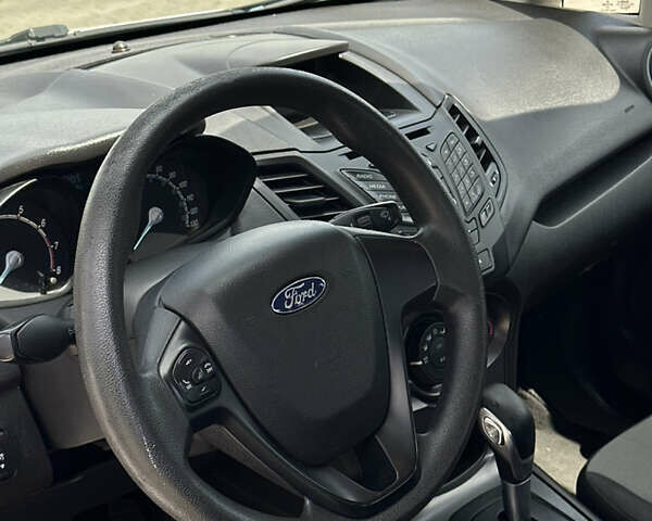 Білий Форд Фієста, об'ємом двигуна 1.6 л та пробігом 165 тис. км за 7400 $, фото 23 на Automoto.ua