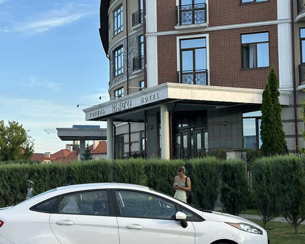 Білий Форд Фієста, об'ємом двигуна 1.6 л та пробігом 165 тис. км за 7400 $, фото 13 на Automoto.ua