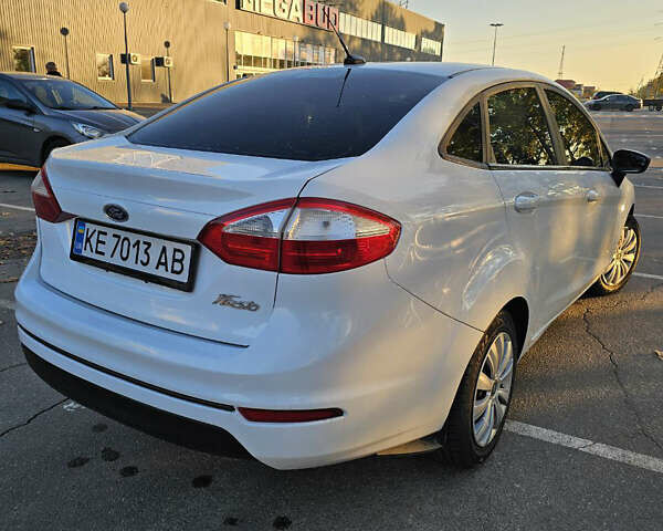 Белый Форд Фиеста, объемом двигателя 1.6 л и пробегом 213 тыс. км за 6999 $, фото 3 на Automoto.ua