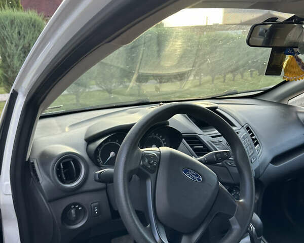 Білий Форд Фієста, об'ємом двигуна 1.6 л та пробігом 165 тис. км за 7400 $, фото 11 на Automoto.ua