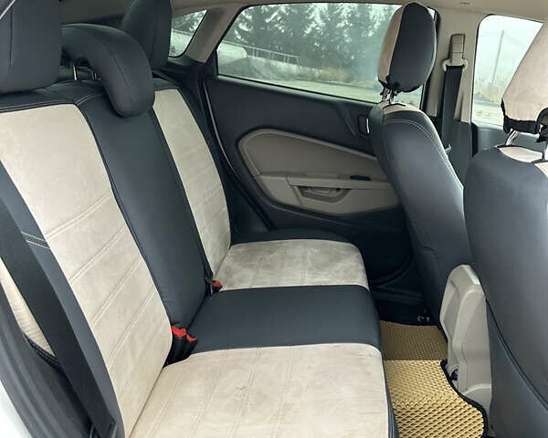 Белый Форд Фиеста, объемом двигателя 1.6 л и пробегом 160 тыс. км за 8000 $, фото 15 на Automoto.ua