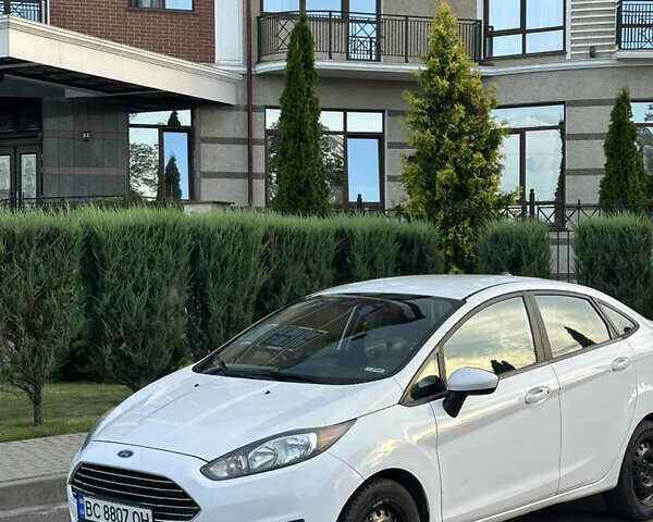 Білий Форд Фієста, об'ємом двигуна 1.6 л та пробігом 165 тис. км за 7400 $, фото 2 на Automoto.ua