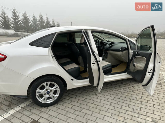 Белый Форд Фиеста, объемом двигателя 1.6 л и пробегом 160 тыс. км за 8000 $, фото 17 на Automoto.ua