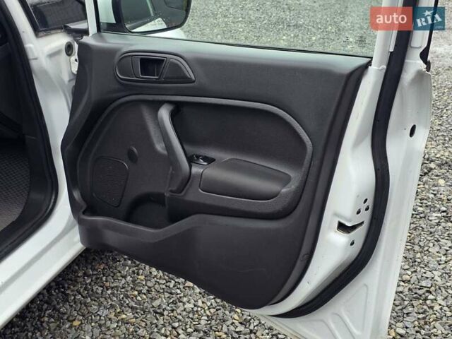 Белый Форд Фиеста, объемом двигателя 1.6 л и пробегом 114 тыс. км за 6999 $, фото 30 на Automoto.ua