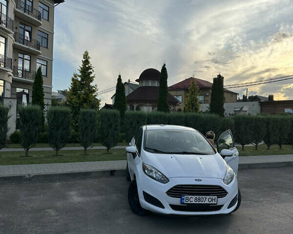 Білий Форд Фієста, об'ємом двигуна 1.6 л та пробігом 165 тис. км за 7400 $, фото 3 на Automoto.ua