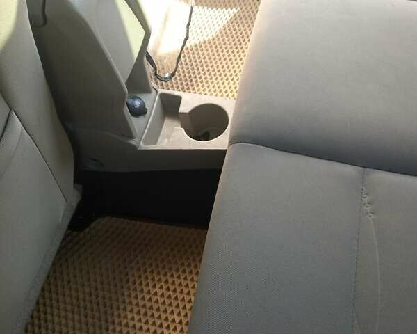 Білий Форд Фієста, об'ємом двигуна 1.6 л та пробігом 140 тис. км за 8000 $, фото 2 на Automoto.ua