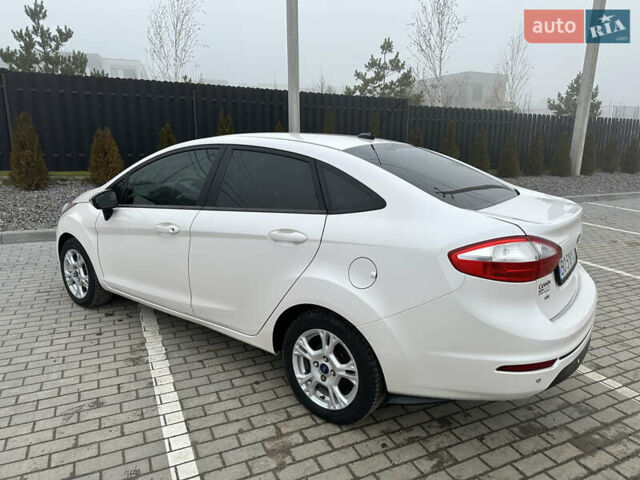 Белый Форд Фиеста, объемом двигателя 1.6 л и пробегом 160 тыс. км за 8000 $, фото 7 на Automoto.ua