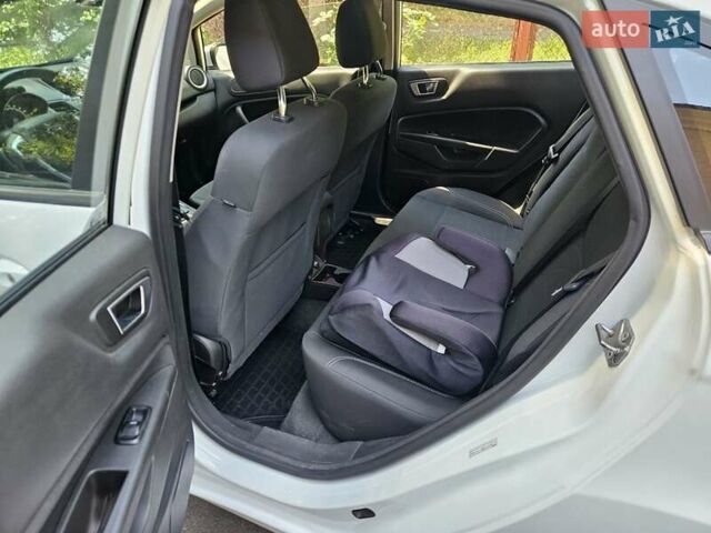 Белый Форд Фиеста, объемом двигателя 1.6 л и пробегом 115 тыс. км за 8700 $, фото 1 на Automoto.ua