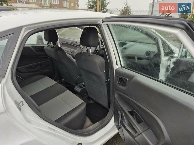 Белый Форд Фиеста, объемом двигателя 1.6 л и пробегом 132 тыс. км за 5000 $, фото 6 на Automoto.ua