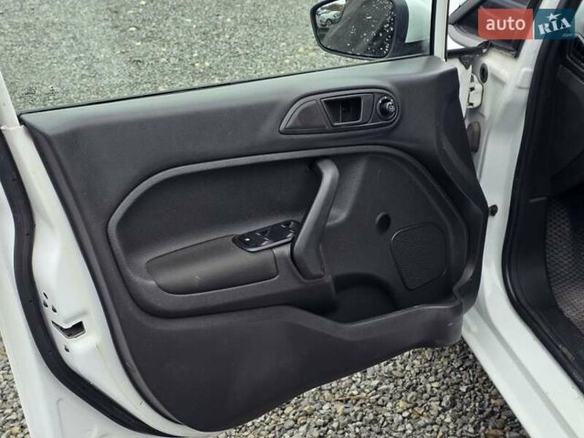 Белый Форд Фиеста, объемом двигателя 1.6 л и пробегом 114 тыс. км за 6999 $, фото 18 на Automoto.ua