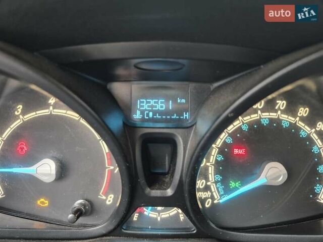 Белый Форд Фиеста, объемом двигателя 1.6 л и пробегом 132 тыс. км за 5000 $, фото 5 на Automoto.ua