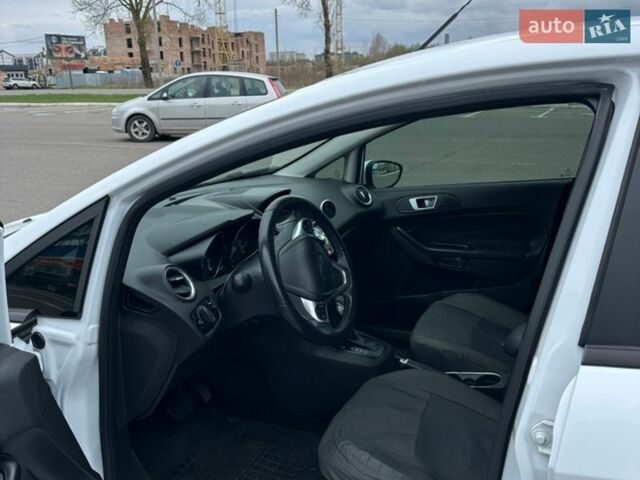 Белый Форд Фиеста, объемом двигателя 1 л и пробегом 68 тыс. км за 9000 $, фото 3 на Automoto.ua