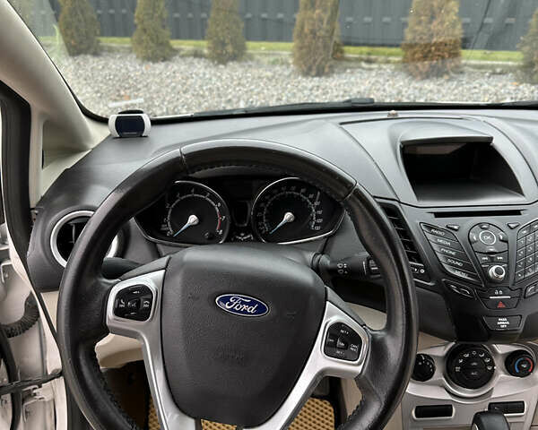 Белый Форд Фиеста, объемом двигателя 1.6 л и пробегом 160 тыс. км за 8000 $, фото 10 на Automoto.ua