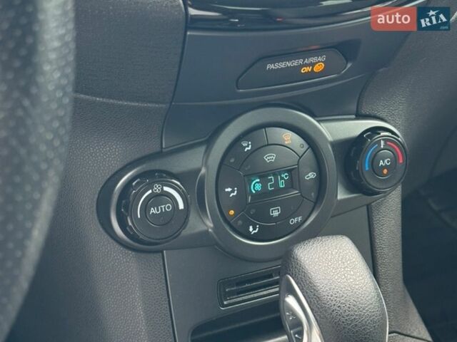 Белый Форд Фиеста, объемом двигателя 1 л и пробегом 68 тыс. км за 9000 $, фото 9 на Automoto.ua