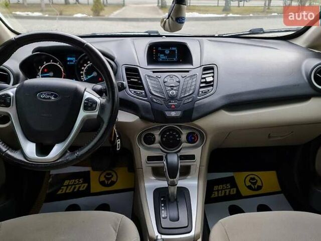 Білий Форд Фієста, об'ємом двигуна 1.6 л та пробігом 140 тис. км за 8000 $, фото 23 на Automoto.ua