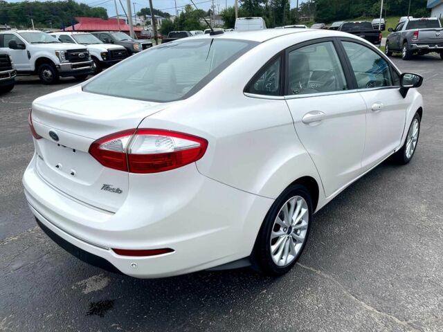 Форд Фиеста 2017 в Киеве на Automoto.ua Белый Форд Фиеста, объемом двигателя 1.6 л и пробегом 66 тыс. км за 5000 $, фото 3 на Automoto.ua