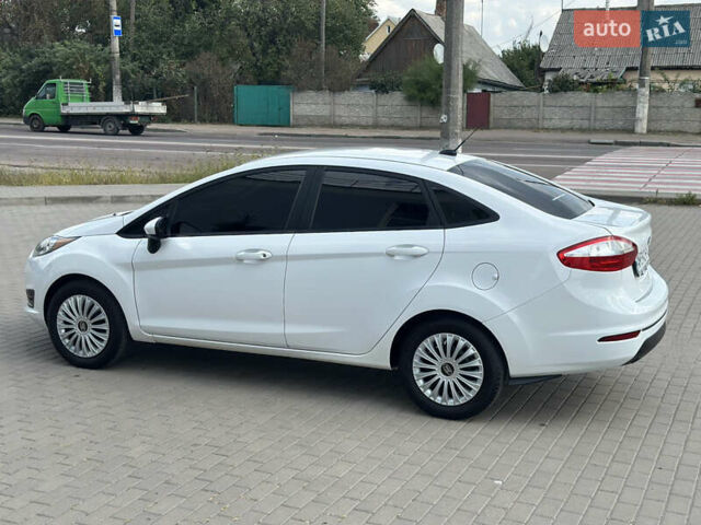 Білий Форд Фієста, об'ємом двигуна 1.6 л та пробігом 186 тис. км за 7850 $, фото 2 на Automoto.ua