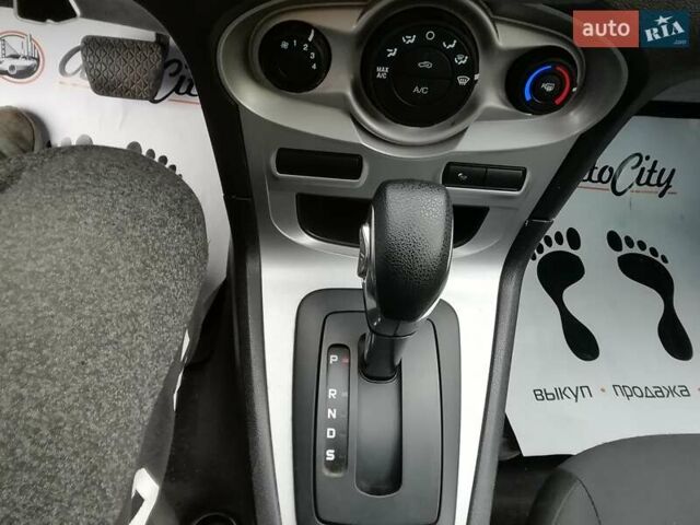 Білий Форд Фієста, об'ємом двигуна 1.6 л та пробігом 102 тис. км за 8600 $, фото 7 на Automoto.ua