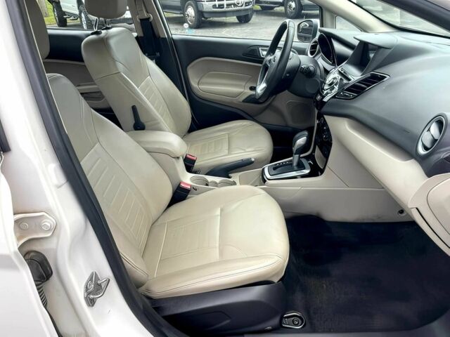 Форд Фиеста 2017 в Киеве на Automoto.ua Белый Форд Фиеста, объемом двигателя 1.6 л и пробегом 66 тыс. км за 5000 $, фото 10 на Automoto.ua