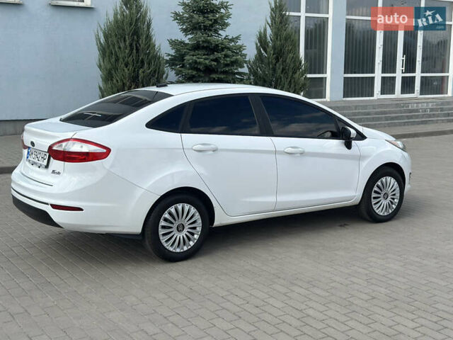 Білий Форд Фієста, об'ємом двигуна 1.6 л та пробігом 186 тис. км за 7850 $, фото 6 на Automoto.ua