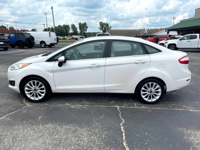 Форд Фиеста 2017 в Киеве на Automoto.ua Белый Форд Фиеста, объемом двигателя 1.6 л и пробегом 66 тыс. км за 5000 $, фото 6 на Automoto.ua