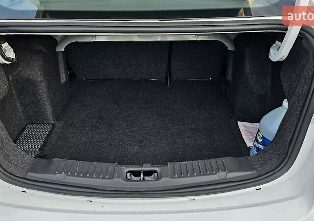 Белый Форд Фиеста, объемом двигателя 1.6 л и пробегом 143 тыс. км за 7300 $, фото 1 на Automoto.ua